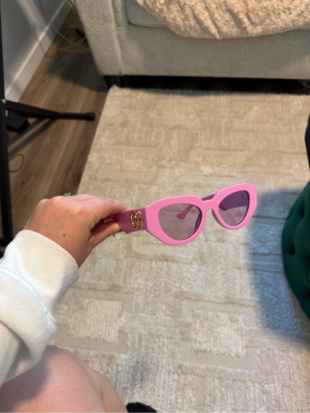 Gucci Pink Cat-Eye Sunglasses with Pink-Tinted Lenses - Picture 2 of 7